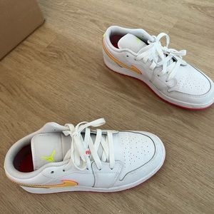 Nike Shoes! Size 8, Like New!